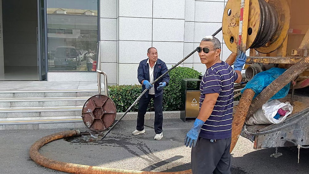 楼前主管返水抢修